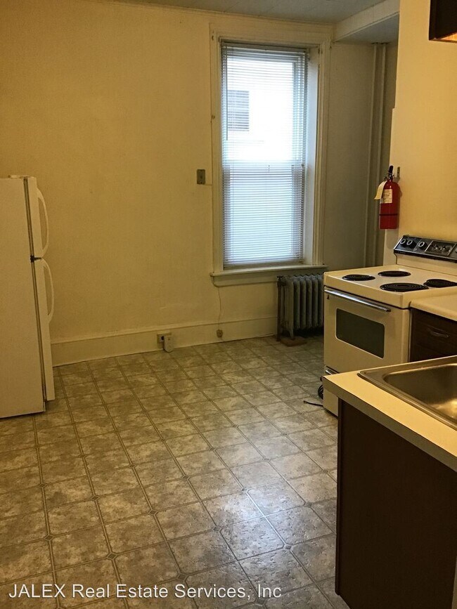 229 E Orange St, Shippensburg, PA 17257 Room for Rent in Shippensburg