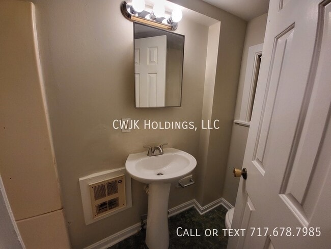 Building Photo - Cozy One Bedroom Apartment