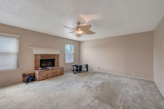 Building Photo - 201 Amber Ridge Dr