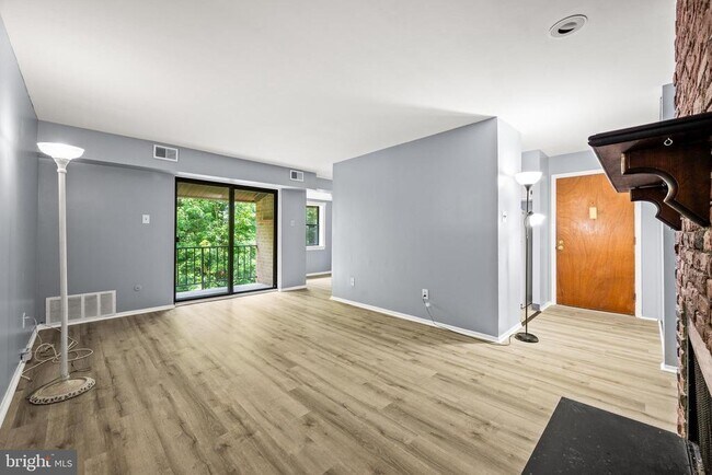 Building Photo - 1419 Valley Dr