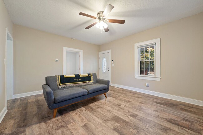 Foto del edificio - Lovely 3 bedroom bungalow close to downtown Durham!