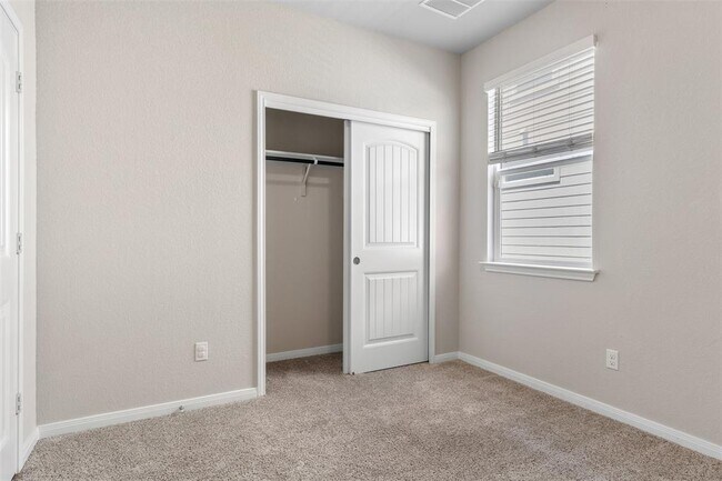 Foto del edificio - 116 Fair Anne Dr