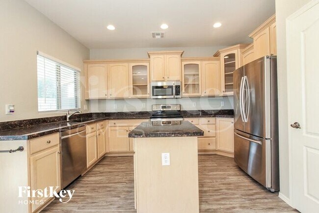 Building Photo - 835 E Bradstock Way