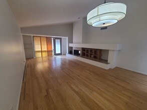 Building Photo - 3118 E Macenroe Ln