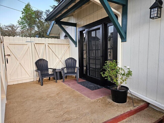 Foto del edificio - 1219 Deer Trail Ln