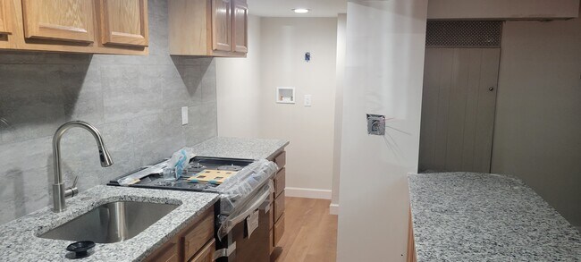 Washer/Dryer hookup - 2910 Sylvan Ave