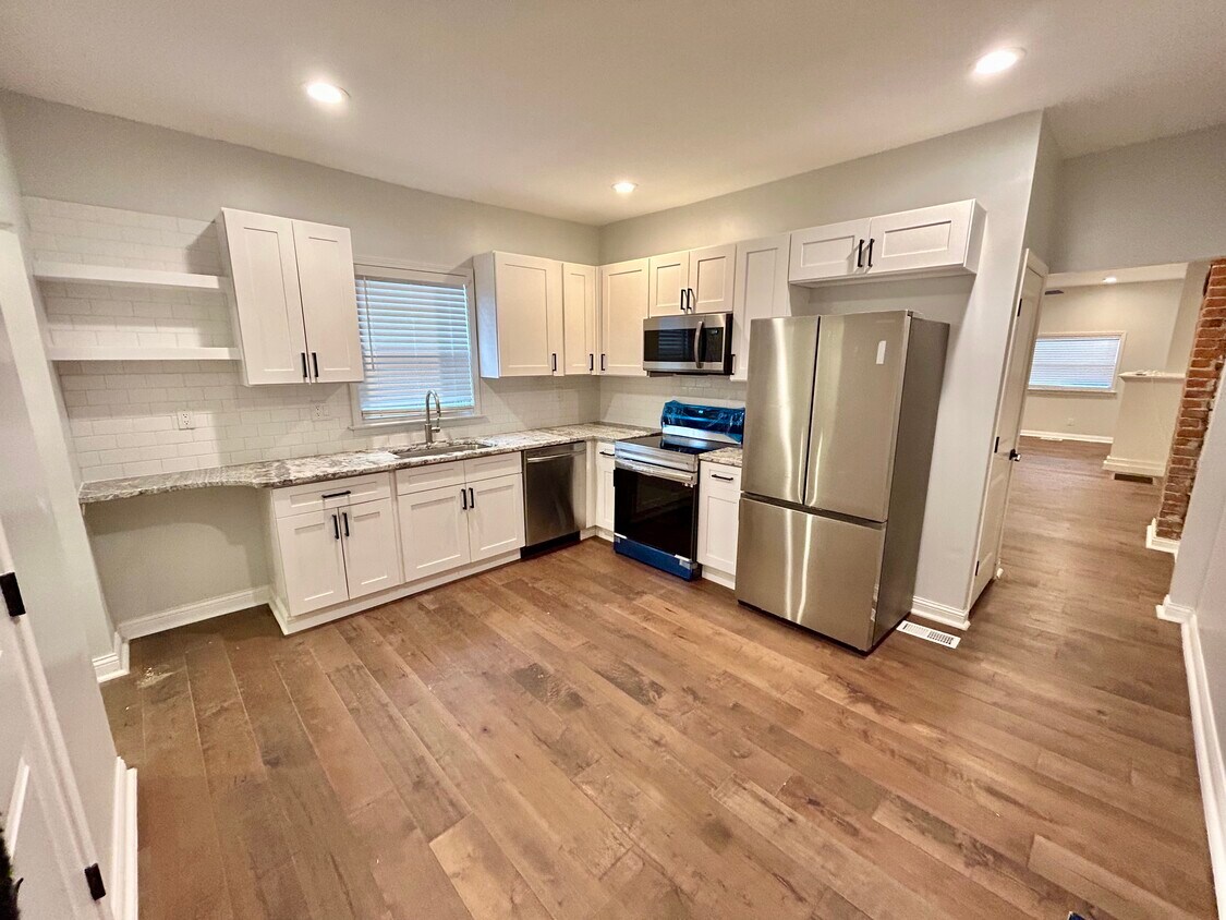 Foto principal - 211 Hawkes Ave