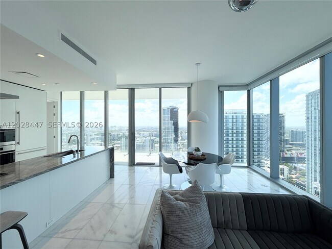 Foto del edificio - 700 NE 26th St
