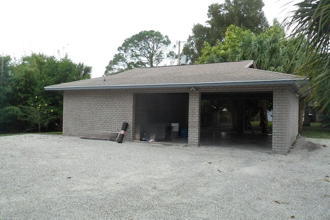 Building Photo - 2049 SW Cranberry St