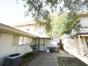 Building Photo - 5670 Birchmont Dr