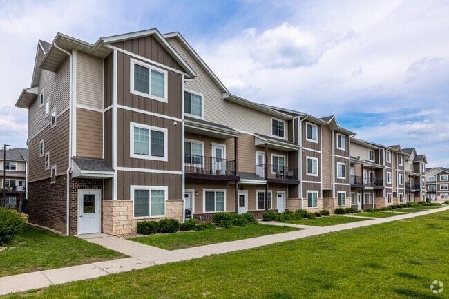 Building Photo - The Quarters Ames