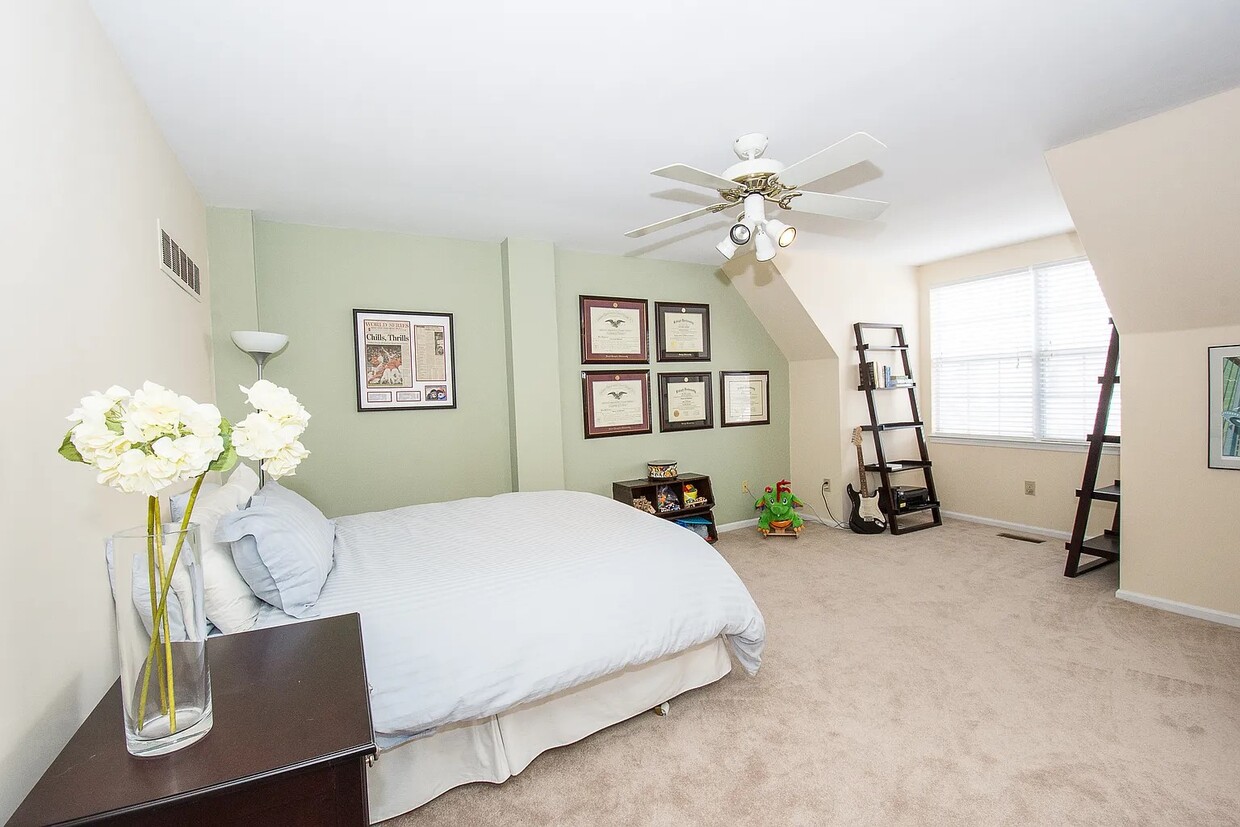 Foto principal - 327 Thyme Ln