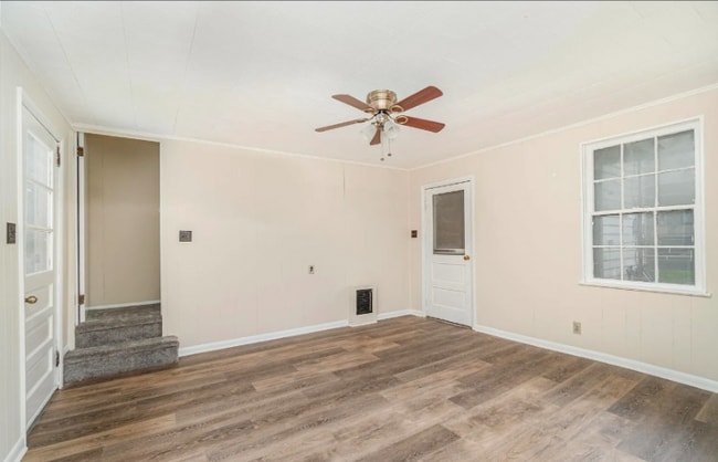 Building Photo - 200 S Penn St