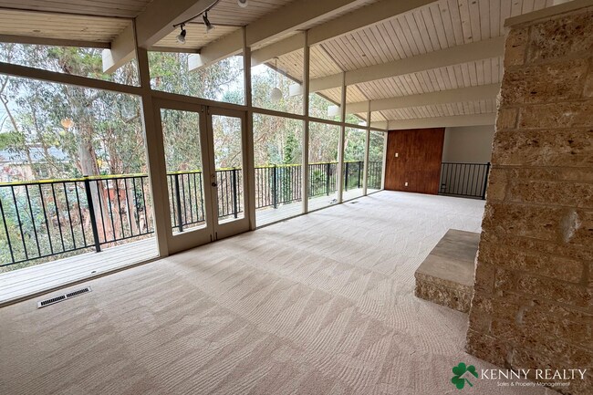 Foto del edificio - Spacious 4 Bedroom Home in San Mateo Hills...