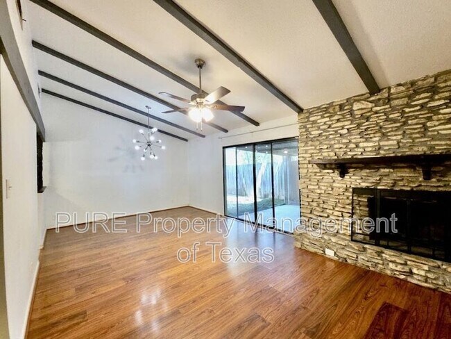 Foto del edificio - 3000 Lakeside Dr