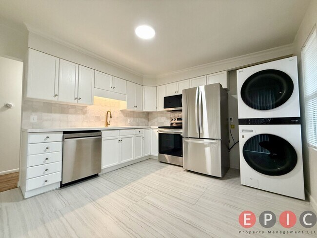 Foto del edificio - 4608 Russell St