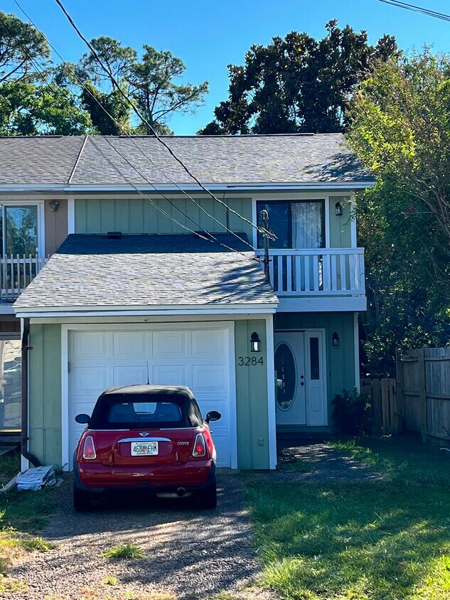 3284 Cypress Ln, Gulf Breeze, FL 32563 Townhome Rentals in Gulf