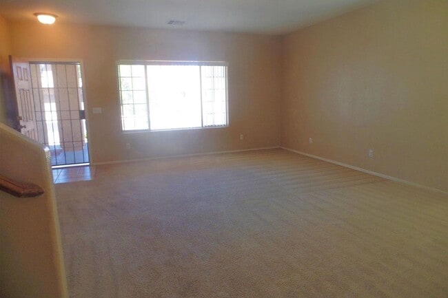 Foto del edificio - 1281 E Hampton Ln