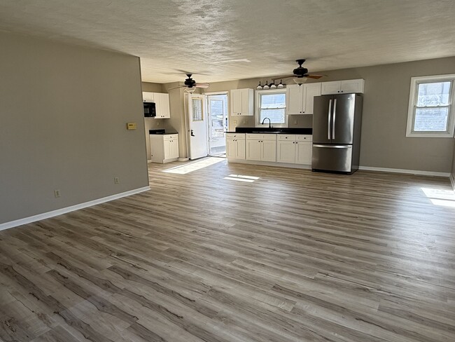 Foto del edificio - 735 Armstrong St
