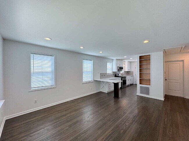 Foto del edificio - Stylish Updated Home Just Minutes from Downtown Raleigh!