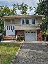 Building Photo - 80 W Neck Rd