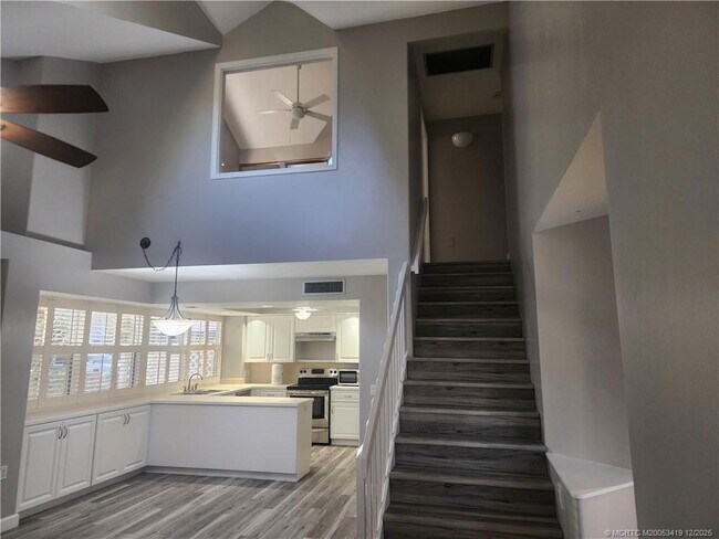 Building Photo - 3624 SW Sunset Trace Cir