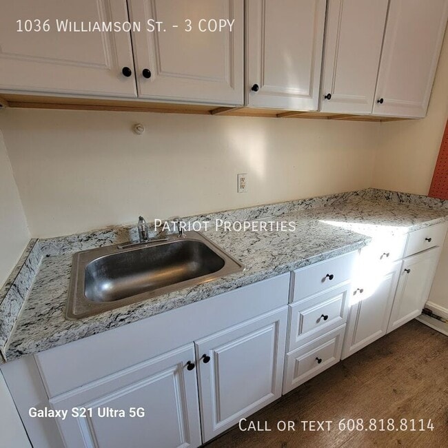 Building Photo - Willy Street 4 Bedroom Apartment