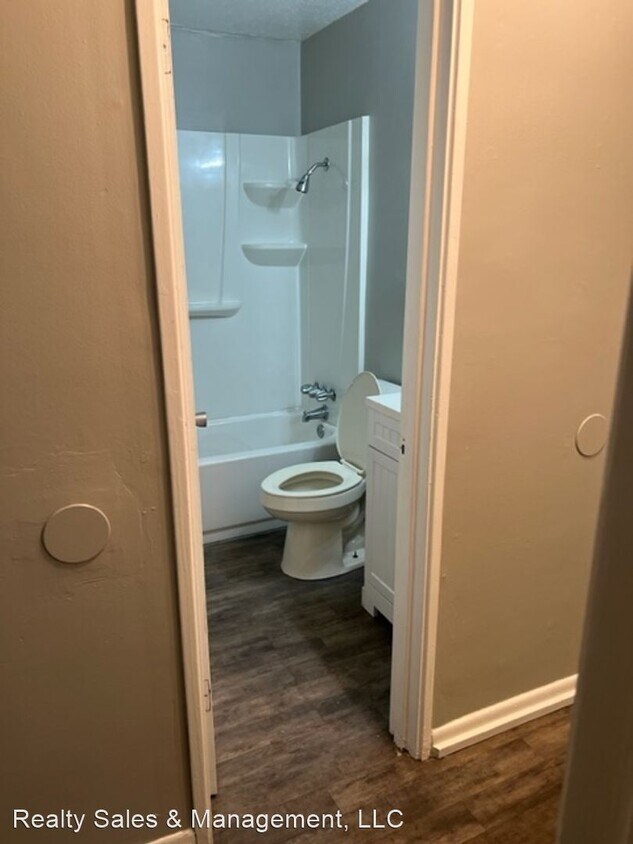 Foto principal - 3 br, 1 bath House - 349 Queen Julianna Lane