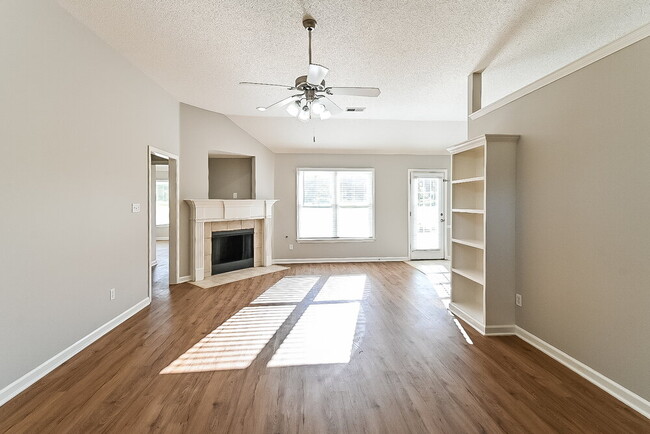 Building Photo - 6480 Cheyenne Dr