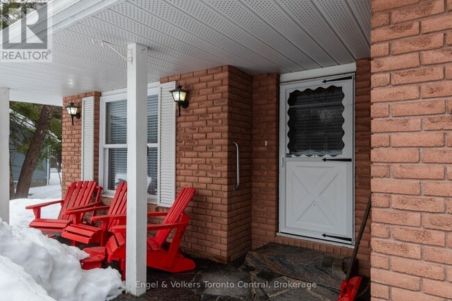 Building Photo - 10 Daleman Dr