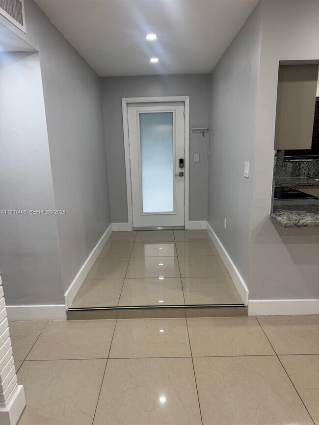 Foto del edificio - 7541 Miramar Pkwy