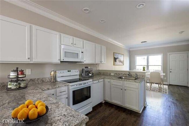 Building Photo - 4 br, 2.5 bath House - 7 Park Avenue South...