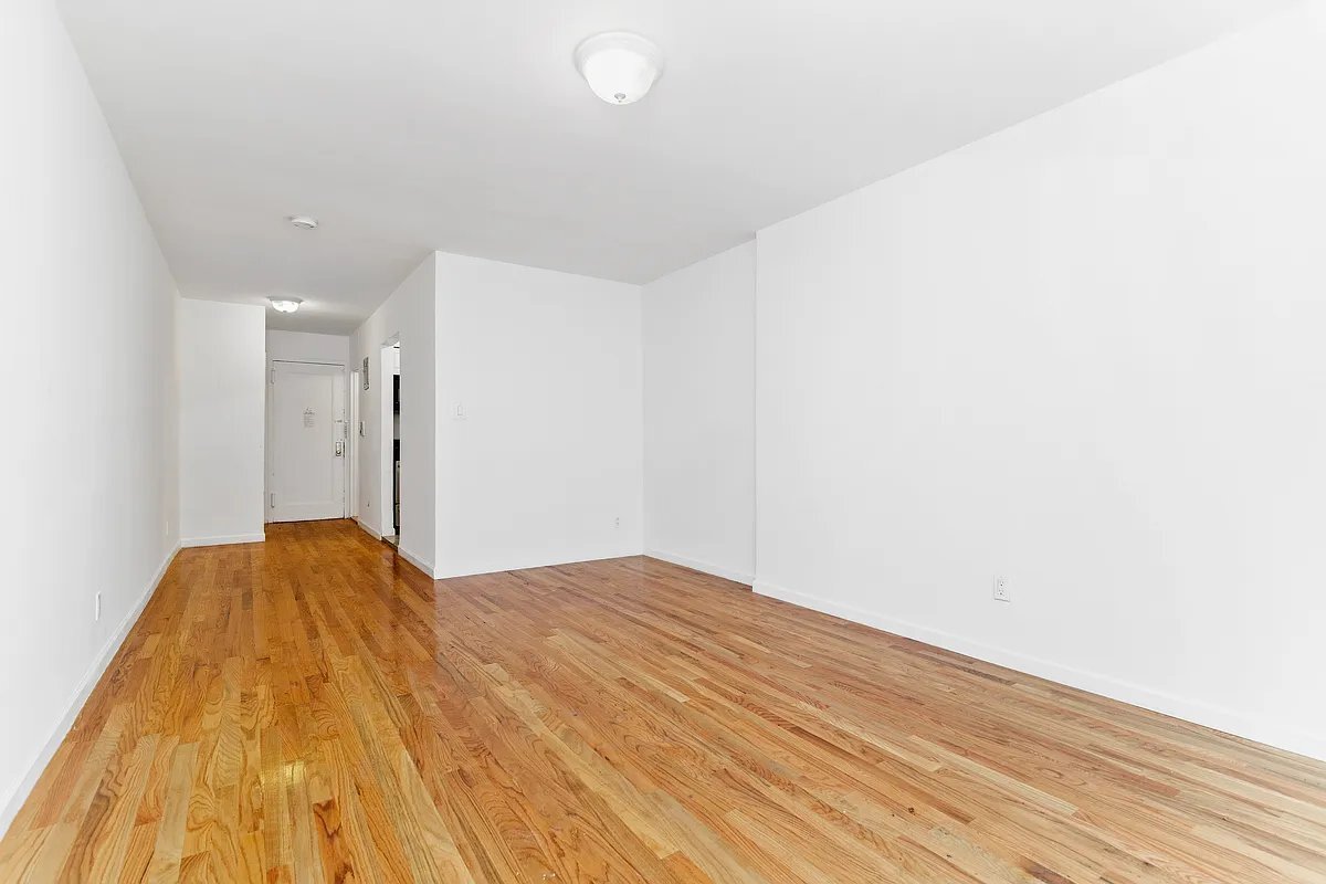 Foto del edificio - 329 W 14th St