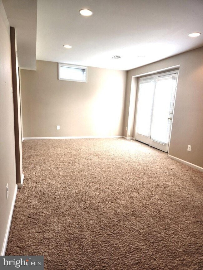 Building Photo - 5818 DEEP CREEK Dr