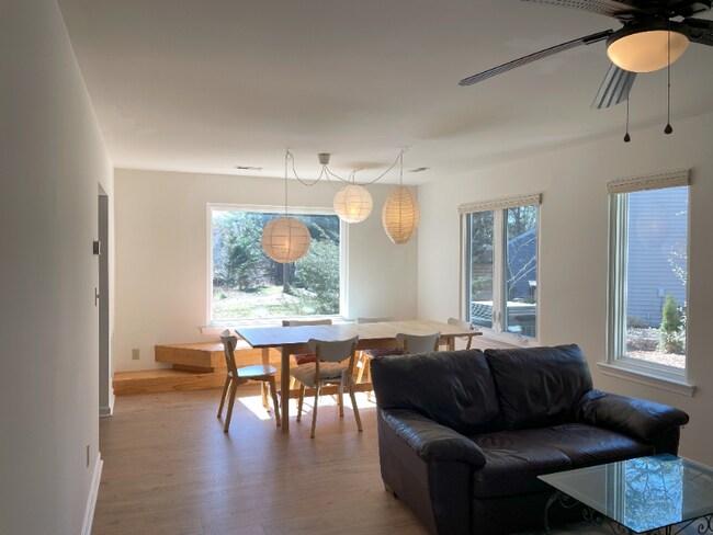 Foto del edificio - 3138 Mollifield Ln