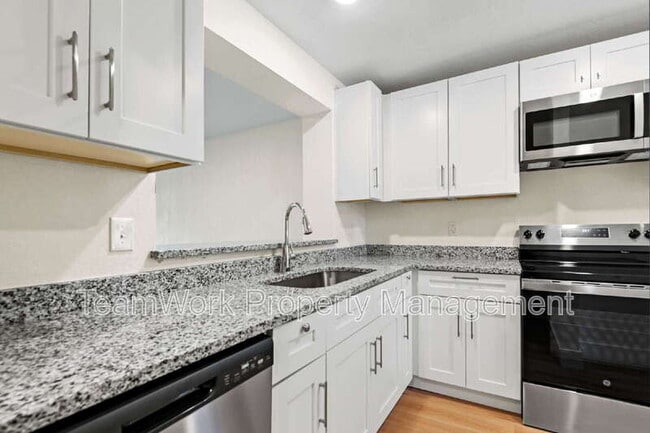 Building Photo - 8483 Yadkin Cir