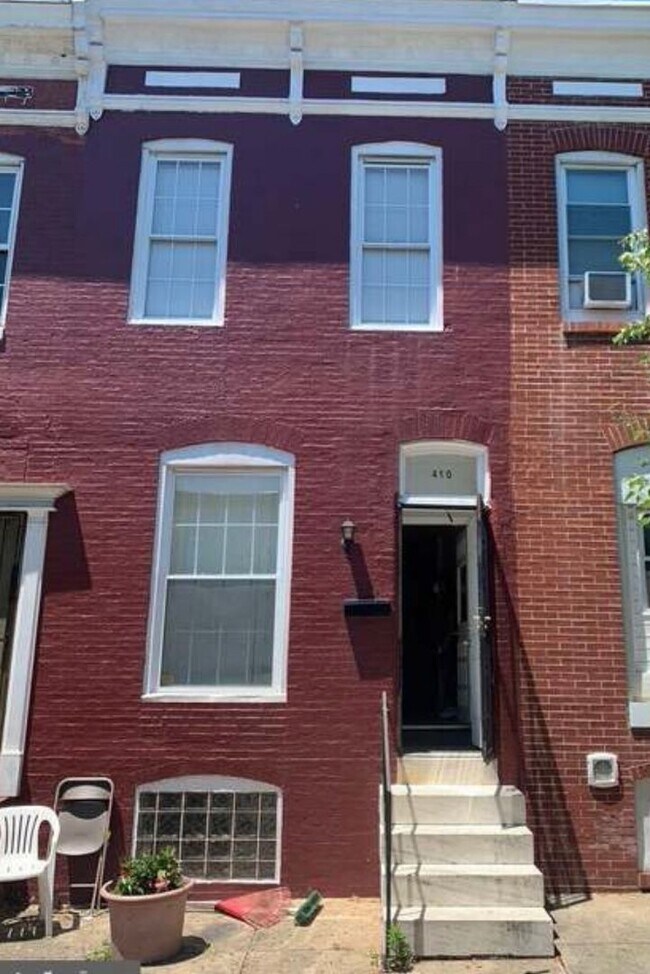 Building Photo - Fully Renovated!