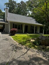 Building Photo - 14 Country Ln SE