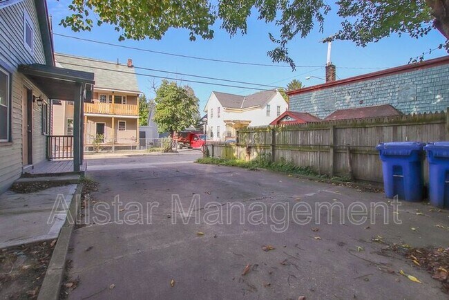 Building Photo - 3145 Scranton Rd