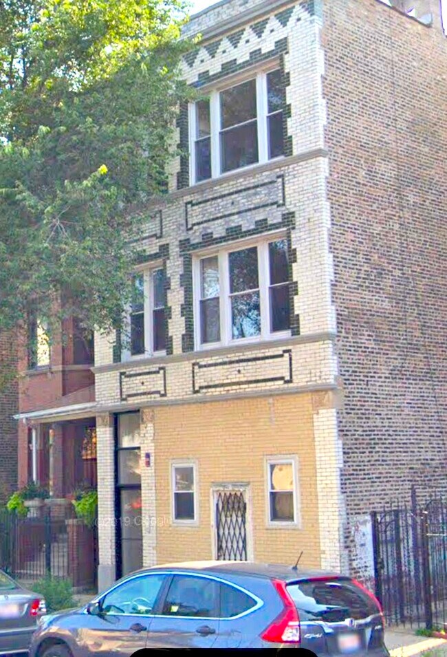 Building Photo - 946 N California Ave