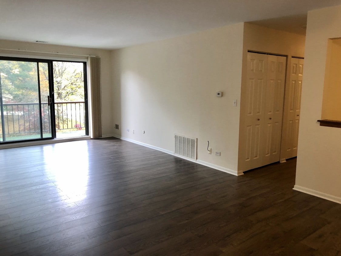 709 79th St, Darien, IL 60561 Condo for Rent in Darien, IL