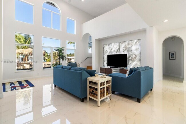Foto del edificio - 277 Tropic Dr