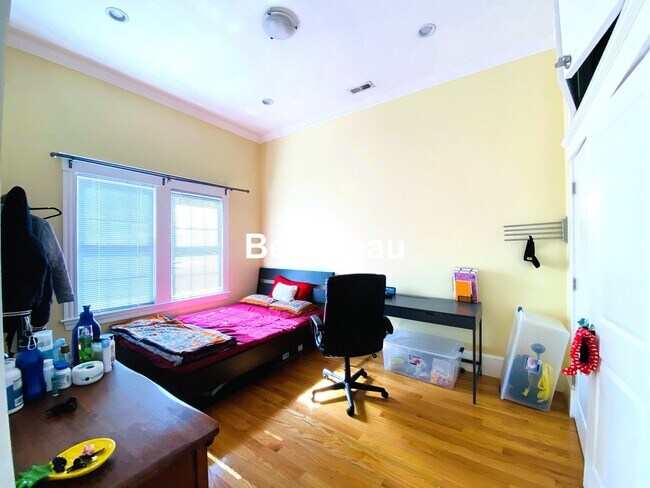 Photo - 156 Magazine St Apartment