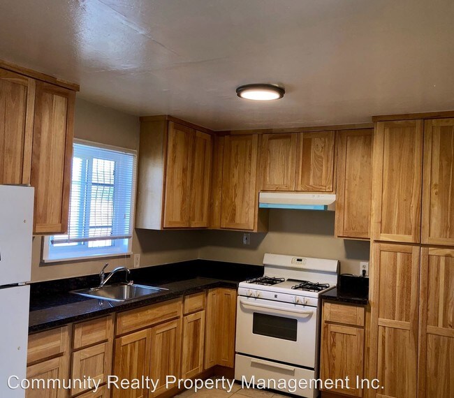 Building Photo - 2 br, 1 bath Apartment - 1001 69th Ave.