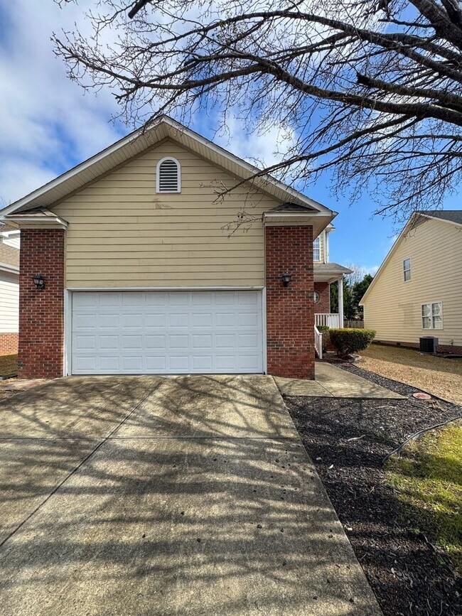 Foto del edificio - Charming 3 Bed 2.5 Bath Fayetteville Home