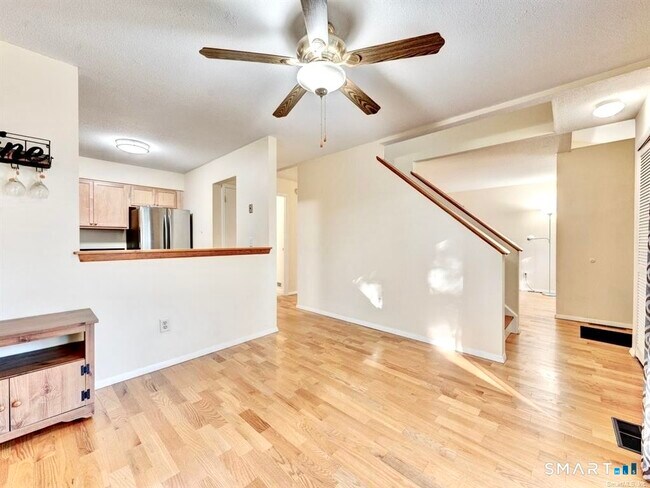 Building Photo - 122 Cottonwood Rd