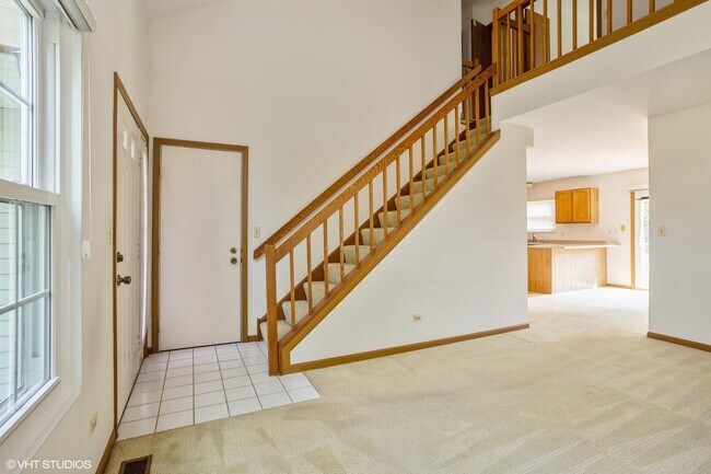 Building Photo - 325 Ascot Ln
