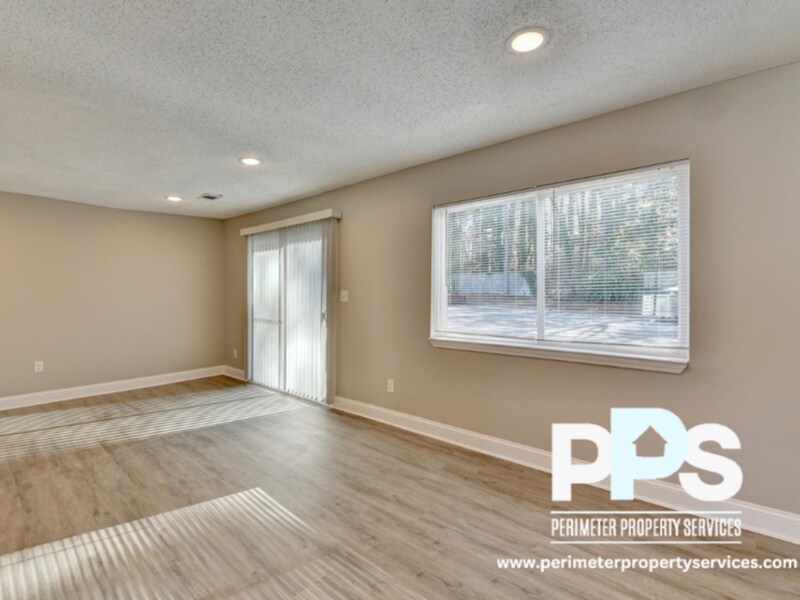 Foto principal - 390 W Lake Ave NW