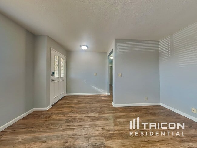 Building Photo - 816 Spoonbill Ln