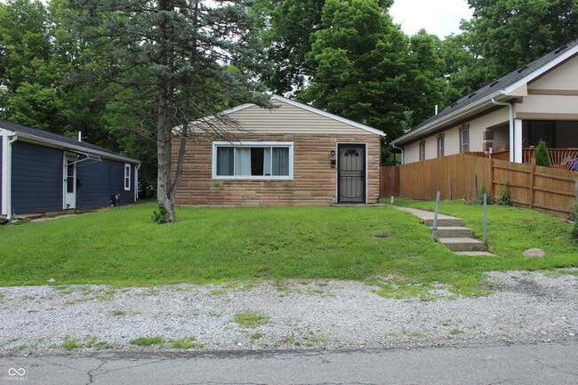 Building Photo - 3125 N Gladstone Ave
